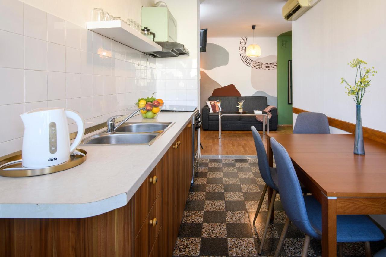 Green Door Apartment Split Exterior photo